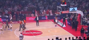 Βροχή τα αντικείμενα και οι αναπτήρες στο Ερυθρός – Παρτίζαν και ολιγόλεπτη διακοπή πριν από το φινάλε του αγώνα (vid)