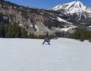 Viral βίντεο: Ο πρίγκιπας Άρτσι, γιος του Χάρι και της Μέγκαν εντυπωσιάζει με τις ικανότητές του στο σκι