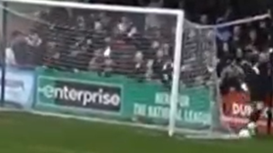 Αγγλία: Τερματοφύλακας γρονθοκόπησε οπαδό και ο διαιτητής δεν κατάλαβε τίποτα! (vid)