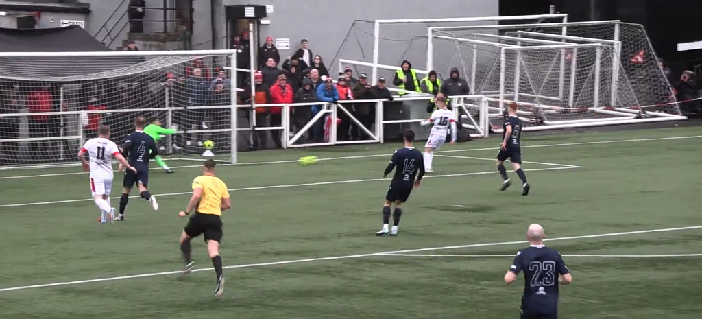 Ομάδα πέμπτης κατηγορίας της Σκωτίας «έκρυψε» την μπάλα και την εμφάνισε στα δίχτυα του αντιπάλου