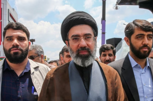 Μοτζτάμπα Χαμενεΐ: «Το Ιράν δεν επιδιώκει πόλεμο αλλά δεν θα υποχωρήσει στα  δικαιώματά του»