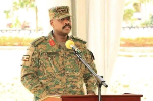 Ο αρχηγός του στρατού της Ουγκάντας απειλεί την Τουρκία – Προσφέρει 100.000 στρατιώτες για την προστασία της «Αγίας Γης»