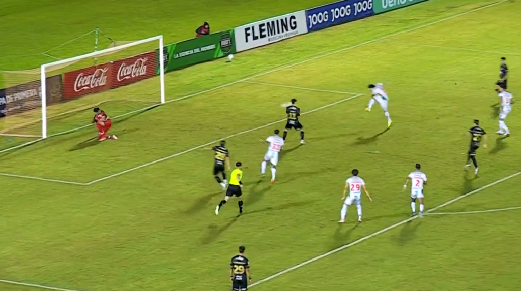 Παραγουάη: Έχασε πέναλτι, αλλά σκόραρε… με το πρόσωπο!