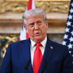 Τραμπ: «Μας τηλεφώνησε η άλλη πλευρά και ζήτησε συμφωνία» – Με 15 πολεμικά πλοία των ΗΠΑ ο ναυτικός αποκλεισμός του Ιράν