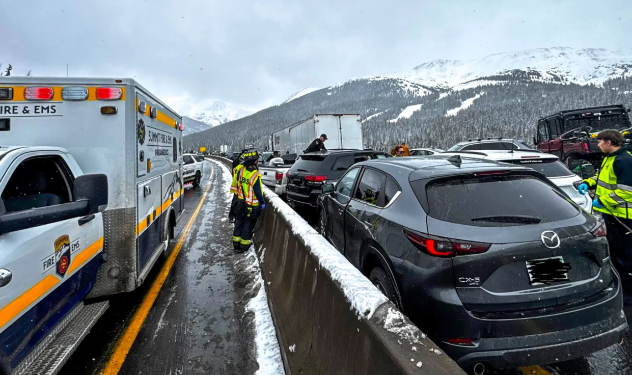 &Kappa;&omicron;&lambda;&omicron;&rho;ά&nu;&tau;&omicron;: &Kappa;&alpha;&rho;&alpha;&mu;&pi;ό&lambda;&alpha; 75 &omicron;&chi;&eta;&mu;ά&tau;&omega;&nu;, &tau;&omicron;&upsilon;&lambda;ά&chi;&iota;&sigma;&tau;&omicron;&nu; 19 &tau;&rho;&alpha;&upsilon;&mu;&alpha;&tau;ί&epsilon;&sigmaf; &ndash; &Sigma;&omicron;&kappa;&alpha;&rho;&iota;&sigma;&tau;&iota;&kappa;έ&sigmaf; &epsilon;&iota;&kappa;ό&nu;&epsilon;&sigmaf; &alpha;&pi;ό &sigma;&tau;&omicron;&iota;&beta;&alpha;&gamma;&mu;έ&nu;&alpha; &alpha;&upsilon;&tau;&omicron;&kappa;ί&nu;&eta;&tau;&alpha;