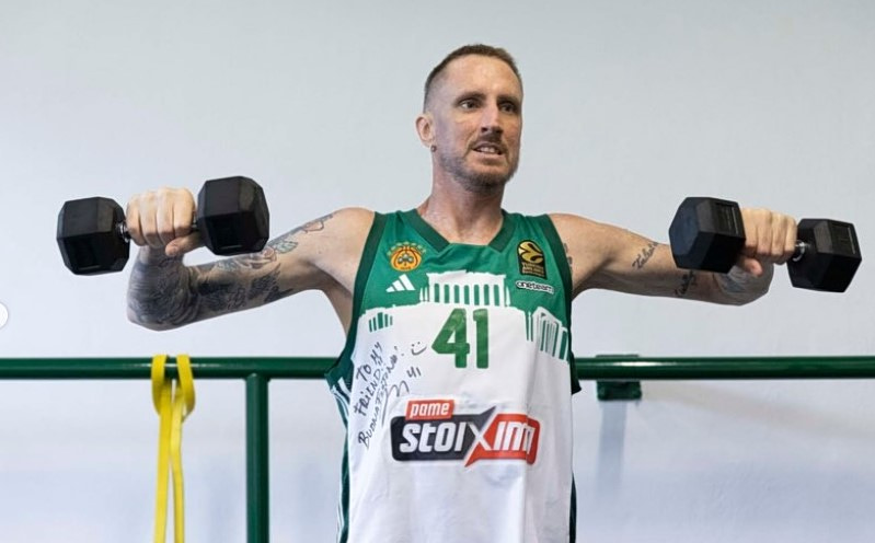 Συγκινεί ο Ακίλε Πολονάρα – Προπονείται με φανέλα του Χουάντσο Ερνανγκόμεθ