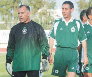 Ο Βασίλης Κωνσταντίνου αποχαιρετά τον Γιώργο Γονιό