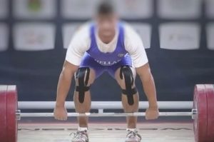 Κεφαλονιά: Βίντεο ντοκουμέντο από τη στιγμή που o 26χρονος πρώην αρσιβαρίστας σηκώνει περιπολικό