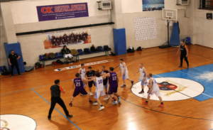 Σοκ στη Ρόδο: Επίθεση παίκτη σε διαιτητή σε τουρνουά μπάσκετ (vid)