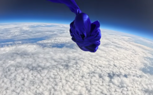 Δέος:  Το «μεταξένιο πλάσμα» που «χόρεψε» 33 χιλιόμετρα πάνω από τη Γη