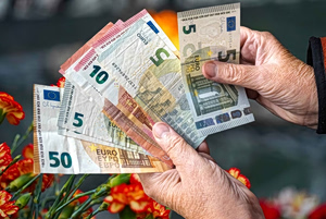 Πότε θα δουν τις συντάξεις Μαΐου στους λογαριασμούς τους οι δικαιούχοι