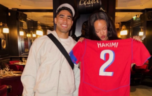Η συνάντηση του Χακίμι με τη Ριάνα στο Παρίσι και η υπογεγραμμένη φανέλα του… Μαρόκου (pics)