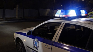 Νέος Κόσμος: Συναγερμός για ταμπουρωμένο άντρα στο σπίτι του