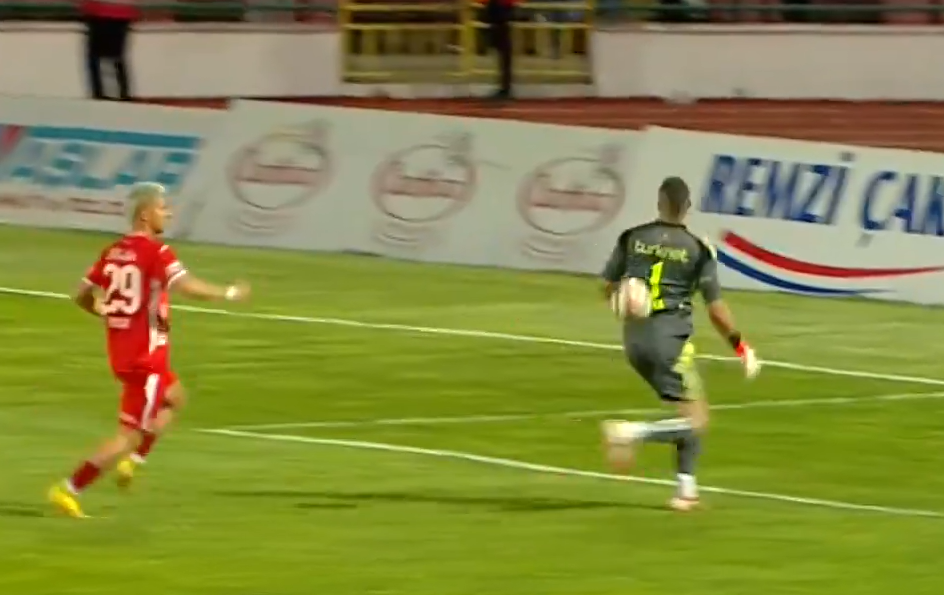 Ασυνήθιστο αυτογκόλ σε αγώνα Μπαλικεσίρσπορ – Εσκισεχίρσπορ