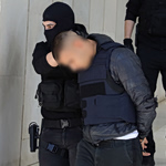 Δολοφονία στον Άγιο Δημήτριο: Ξεσπά ο παππούς του 20χρονου κατηγορούμενου – «Για μια γυναίκα μαχαιρωθήκανε, μου έχει στρίψει και μένα»