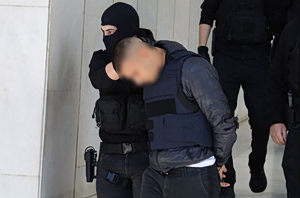 Δολοφονία στον Άγιο Δημήτριο: Ξεσπά ο παππούς του 20χρονου κατηγορούμενου – «Μου έχει στρίψει και μενα»