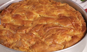 «Η τυρόπιτα της πεθεράς μου» – Η πεντανόστιμη συνταγή της Αργυρώς Μπαρμπαρίγου