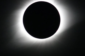 Οι έλληνες «κυνηγοί εκλείψεων» -Ταξιδεύουν σε όλο τον κόσμο για να παρατηρήσουν το εντυπωσιακό φαινόμενο