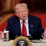 Τραμπ προς Ιράν: Αν θέλουν συνομιλίες μπορούν να μας τηλεφωνήσουν – Αραγτσί: Δεν ξέρουμε αν οι ΗΠΑ είναι πραγματικά σοβαρές