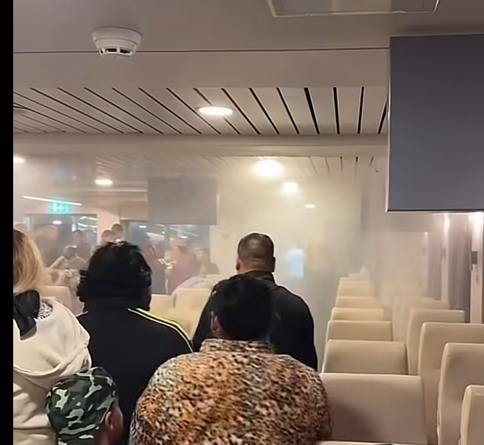 Πανικός στο Πλοίο «Νήσος Σάμος: Ρομά άναψαν τσιγάρο με αποτέλεσμα να ενεργοποιηθεί το σύστημα πυρόσβεσης