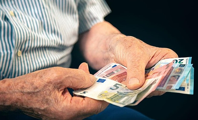 Επίδομα έως 846 ευρώ για συνταξιούχους: Ποιοι το δικαιούνται και οι προϋποθέσεις