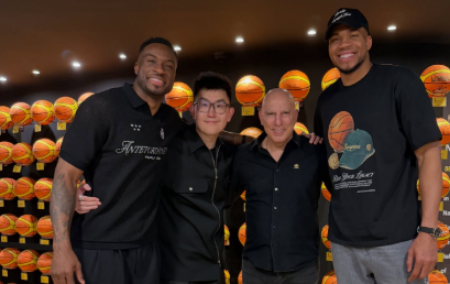 Η φωτογραφία της βραδιάς: Γκάλης, Γιάννης, Θανάσης και Σιάο στο πιο ωραίο κλικ στο Αλεξάνδρειο