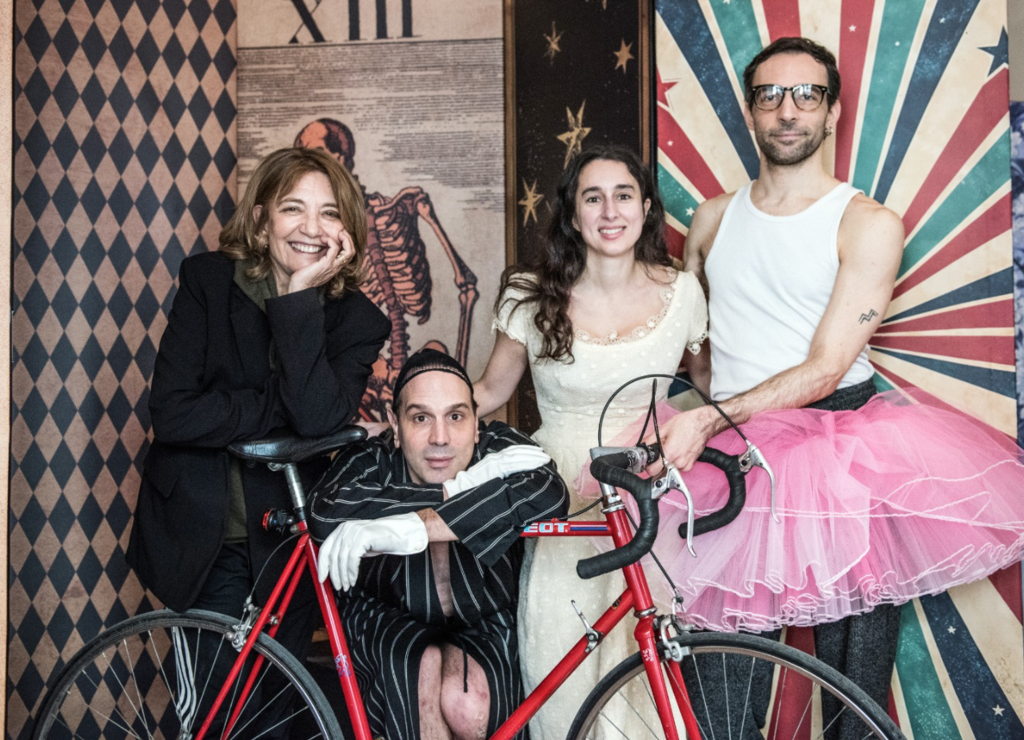 Όλια Λαζαρίδου στα «ΝΕΑ»: «Μου αρέσει να βλέπω έργα και να ξεχνάω ποιος τα έφτιαξε»