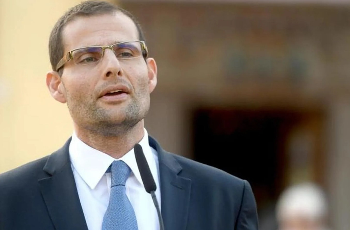 &Mu;ά&lambda;&tau;&alpha;: &Omicron; &pi;&rho;&omega;&theta;&upsilon;&pi;&omicron;&upsilon;&rho;&gamma;ό&sigmaf; &alpha;&nu;&alpha;&kappa;&omicron;ί&nu;&omega;&sigma;&epsilon; &pi;&rho;ό&omega;&rho;&epsilon;&sigmaf; &beta;&omicron;&upsilon;&lambda;&epsilon;&upsilon;&tau;&iota;&kappa;έ&sigmaf; &epsilon;&kappa;&lambda;&omicron;&gamma;έ&sigmaf; &sigma;&tau;&iota;&sigmaf; 30 &Mu;&alpha;ΐ&omicron;&upsilon;