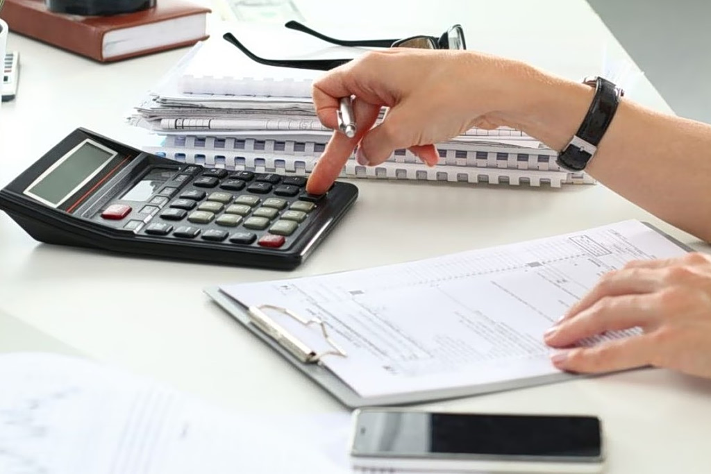 Φορολογικές δηλώσεις: Πώς πληρώνονται όσοι δικαιούνται επιστροφή φόρου