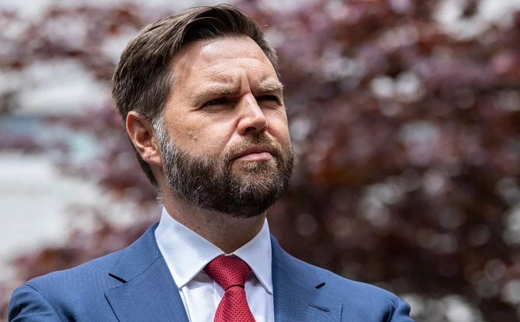 The Atlantic: Ο Βανς «αδειάζει» το Πεντάγωνο για τον πόλεμο στο Ιράν – Φόβοι για τα πυραυλικά αποθέματα