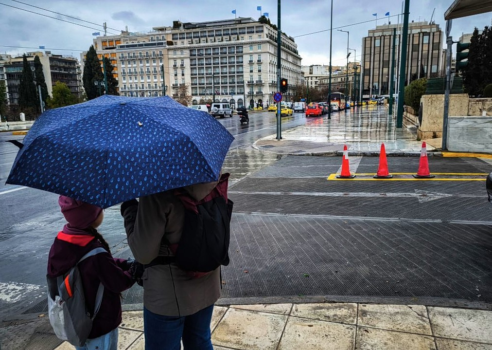 Αγριεύει ο καιρός την Πρωτομαγιά: Ψυχρή εισβολή από την Ουκρανία φέρνει «θερμοκρασιακό σοκ»