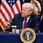 Τραμπ: Το Ιράν πρέπει να πει απλώς «παραδινόμαστε» – Πρότεινα στον Πούτιν μικρή εκεχειρία στην Ουκρανία