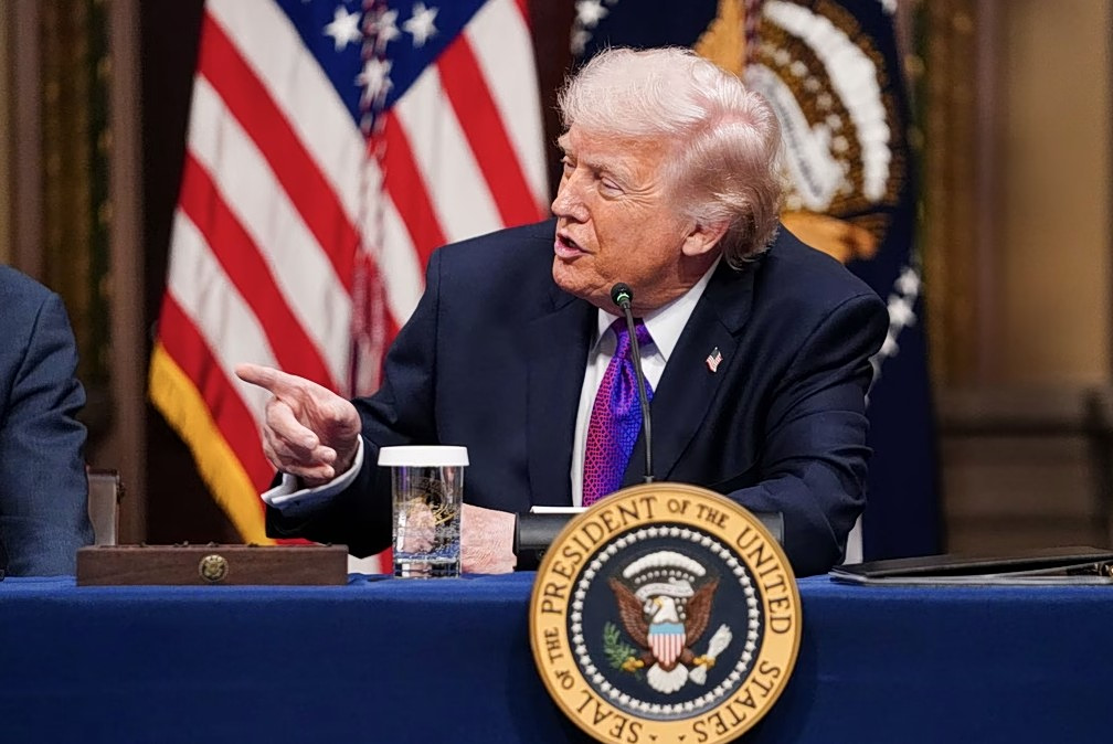 Τραμπ: Το Ιράν πρέπει να πει απλώς «παραδινόμαστε» – Πρότεινα στον Πούτιν μικρή εκεχειρία στην Ουκρανία