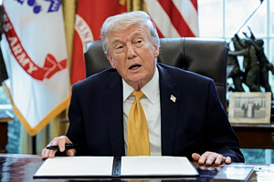 Τραμπ: Το Ιράν θέλει πολύ να κάνει συμφωνία – Πιθανή απόσυρση αμερικανικών δυνάμεων και από Ιταλία-Ισπανία