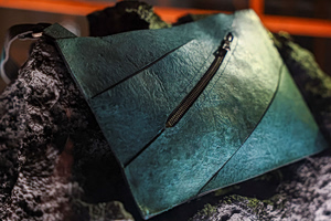 Ολλανδία: Μια τσάντα από καλλιεργημένο δέρμα…τυραννόσαυρου θα δημοπρατηθεί στο Άμστερνταμ