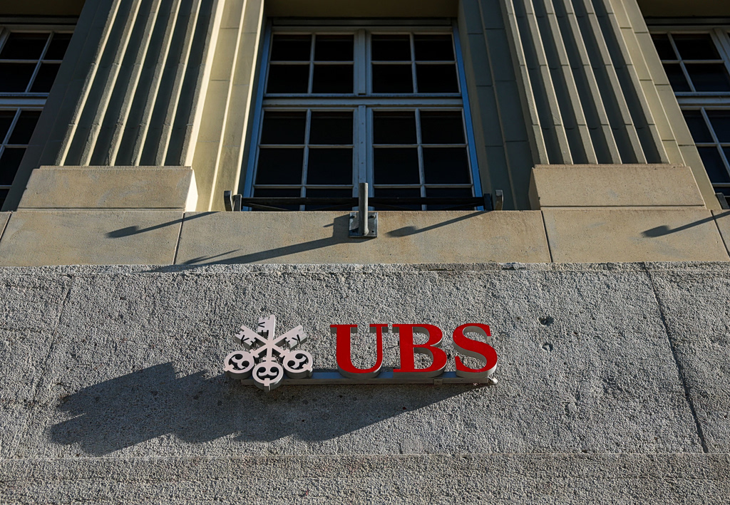 UBS: Προβλέπει μειώσεις επιτοκίων από τη FED – Στο προσκήνιο ο διάδοχος του Πάουελ