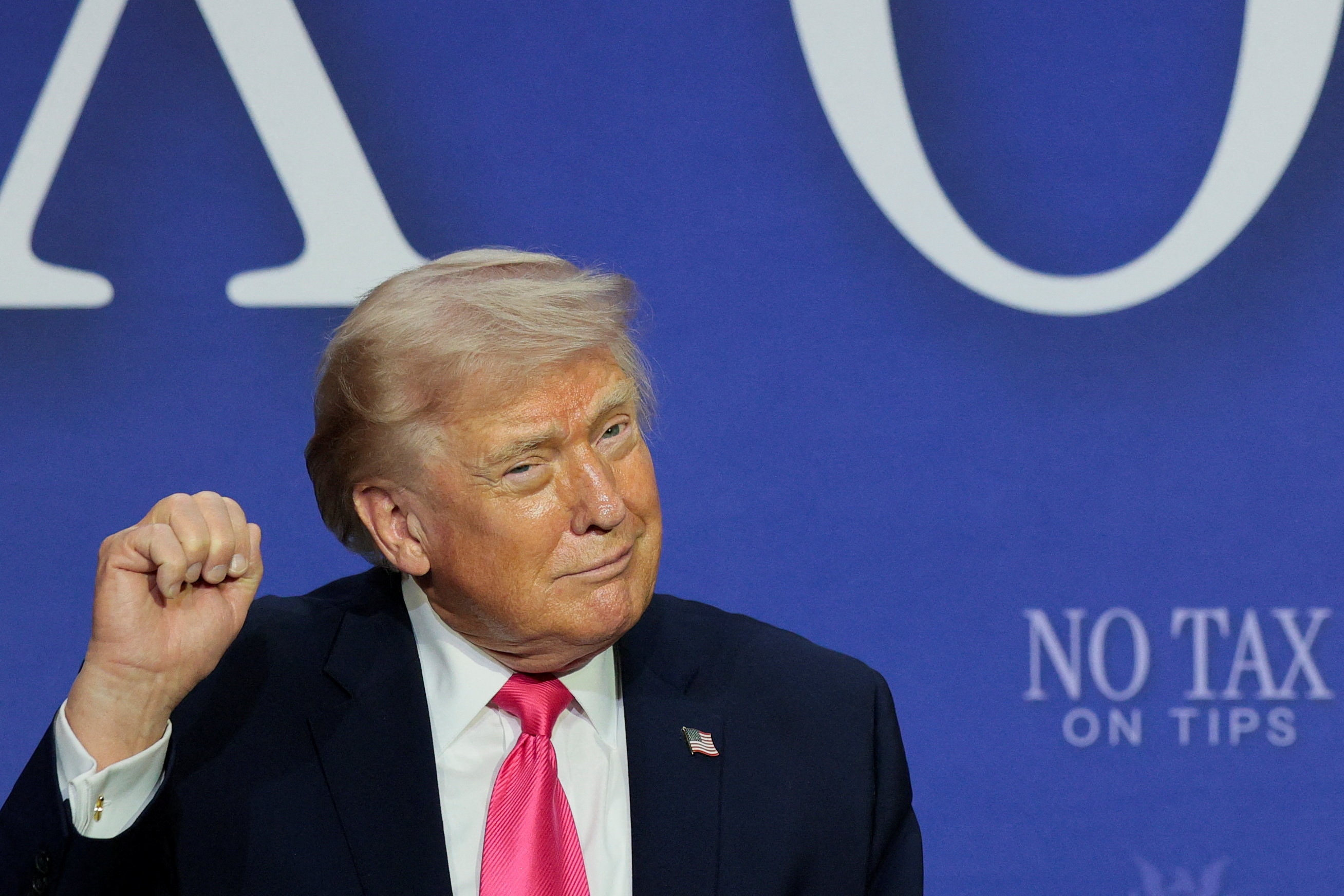 &Nu;&tau;ό&nu;&alpha;&lambda;&nu;&tau; &Tau;&rho;&alpha;&mu;&pi;: &laquo;&Mu;&iota;&kappa;&rho;ή &pi;&alpha;&rho;ά&kappa;&alpha;&mu;&psi;&eta;&raquo; &pi;&omicron;&upsilon; &laquo;&chi;&rho;&epsilon;&iota;&alpha;&zeta;ό&tau;&alpha;&nu;&raquo; &omicron; &pi;ό&lambda;&epsilon;&mu;&omicron;&sigmaf; &epsilon;&nu;&alpha;&nu;&tau;ί&omicron;&nu; &tau;&omicron;&upsilon; &Iota;&rho;ά&nu;