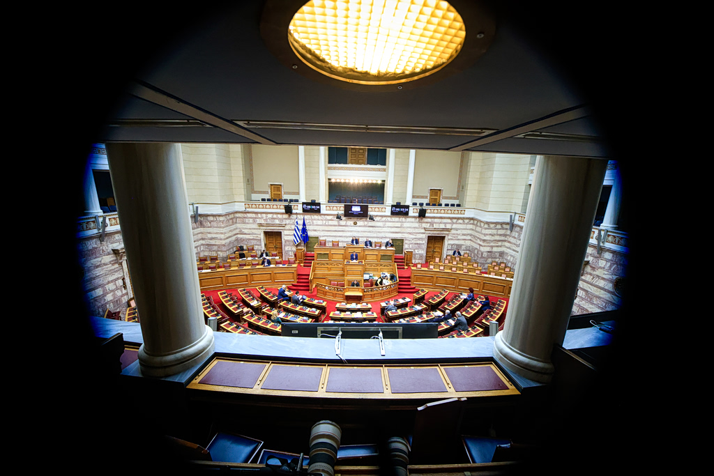 ΟΠΕΚΕΠΕ: Ζητείται άρση ασυλίας για Καραμανλή και Παπακώστα – Η νέα δικογραφία εμπλέκει Χατζηβασιλείου και Αθανασίου