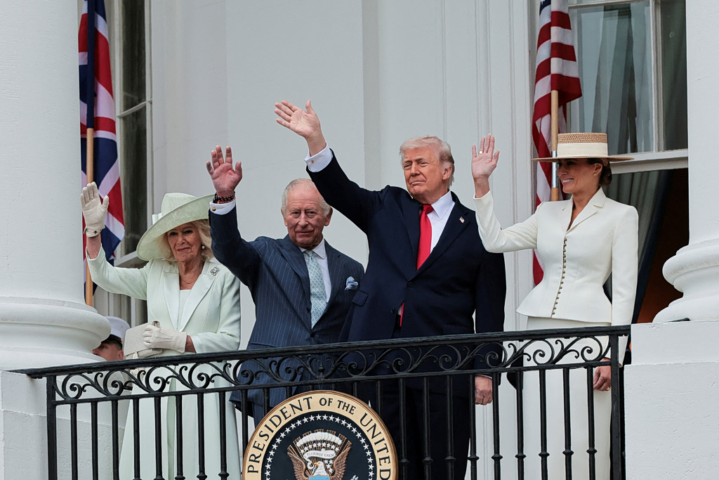 Ο Τραμπ υποδέχθηε το βασιλικό ζεύγος του Ηνωμένου Βασιλείου: «Η μητέρα μου είχε ερωτευτεί τον Κάρολο»