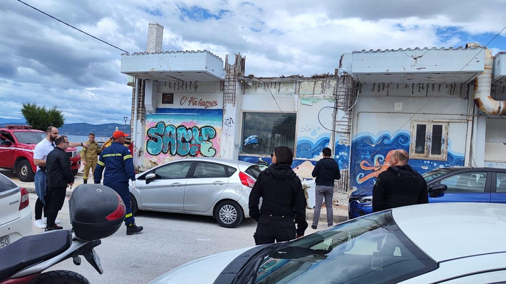 Κόρινθος: Μπαλκόνι καταπλάκωσε γυναίκα και την σκότωσε – Τραυματίστηκαν και τα παιδιά της