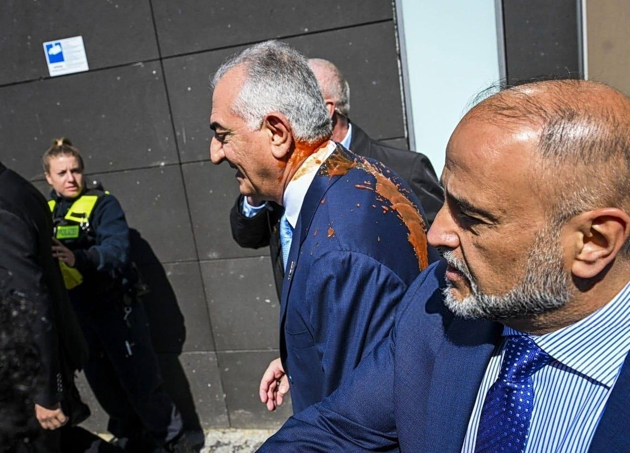 &Beta;&epsilon;&rho;&omicron;&lambda;ί&nu;&omicron;: &Eta; &sigma;&tau;&iota;&gamma;&mu;ή &pi;&omicron;&upsilon; &pi;&epsilon;&tau;&omicron;ύ&nu; &nu;&tau;&omicron;&mu;&alpha;&tau;&omicron;&chi;&upsilon;&mu;ό &sigma;&tau;&omicron;&nu; &Rho;&epsilon;&zeta;ά &Pi;&alpha;&chi;&lambda;&alpha;&beta;ί