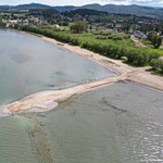 Ωροπός: Πέταξαν μπάζα σε προστατευόμενη λιμνοθάλασσα Natura και έφτιαξαν δρόμο 60 μέτρων – Έπεσαν μηνύσεις από τον Δήμο