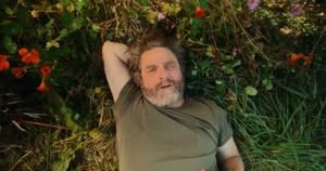 O Ζακ Γαλιφιανάκης επιστρέφει στο Netflix… ως κηπουρός