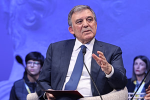 Φόρουμ Δελφών: «Από τον πόλεμο στη Μέση Ανατολή δεν κερδίζει καμία πλευρά» υποστηρίζει ο Γκιούλ