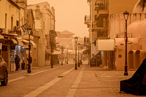 Η αφρικανική σκόνη θα ταλαιπωρήσει τη χώρα μας μέχρι την Παρασκευή – Σε ποιες περιοχές θα βρέξει