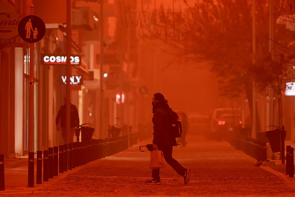 Έρχεται αφρομεσογειακός κυκλώνας με αφρικανική σκόνη και λασποβροχή – Πότε και πού θα «χτυπήσει»