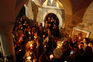 Άγιο Φως: Τα αυστηρά μέτρα ασφαλείας και ο τρόπος μεταφοράς του σε όλη την Ελλάδα