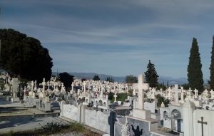 Μακάβριο ειδοποιητήριο του Δήμου Αιγιαλείας: Καλεί νεκρό να πληρώσει τον οικογενειακό του τάφο