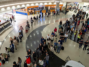 Τι αλλάζει από σήμερα στα αεροδρόμια 29 χωρών της Ευρώπης – Τι ισχύει για τα βιομετρικά διαβατήρια, τι είναι η εφαρμογή Travel to Europe