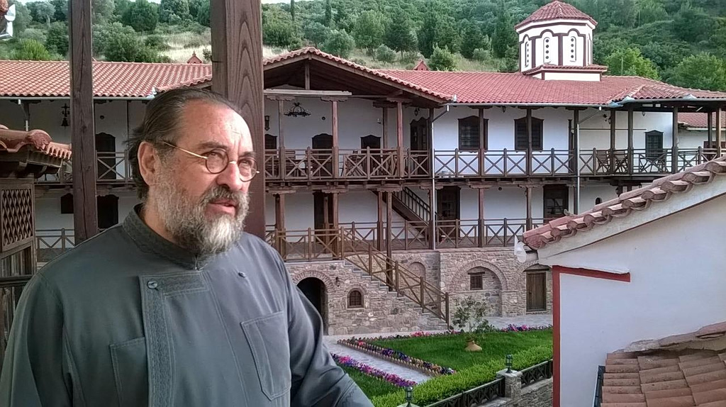 Πάτερ Αλέξανδρος Καριώτογλου: «Νιώθω τον Θεό κοντά σε απλούς ανθρώπους»